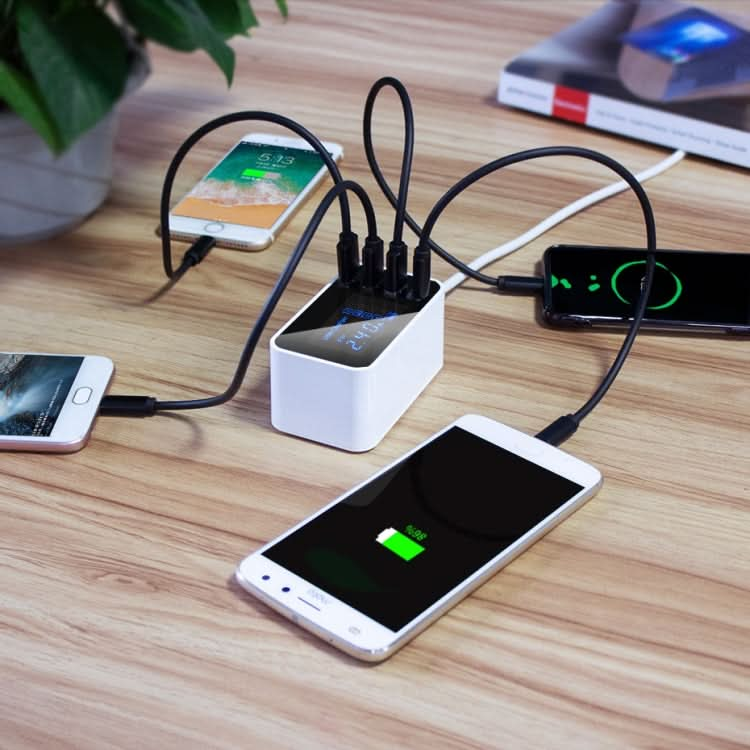 CDA30 20W 3 USB Ports + USB-C / Type-C Ports Multi-function Charger with LED Display, UK Plug