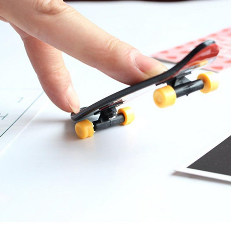 10 PCS Mini Finger Skateboard Creative Fingertip Sports Toys, Random Style Delivery