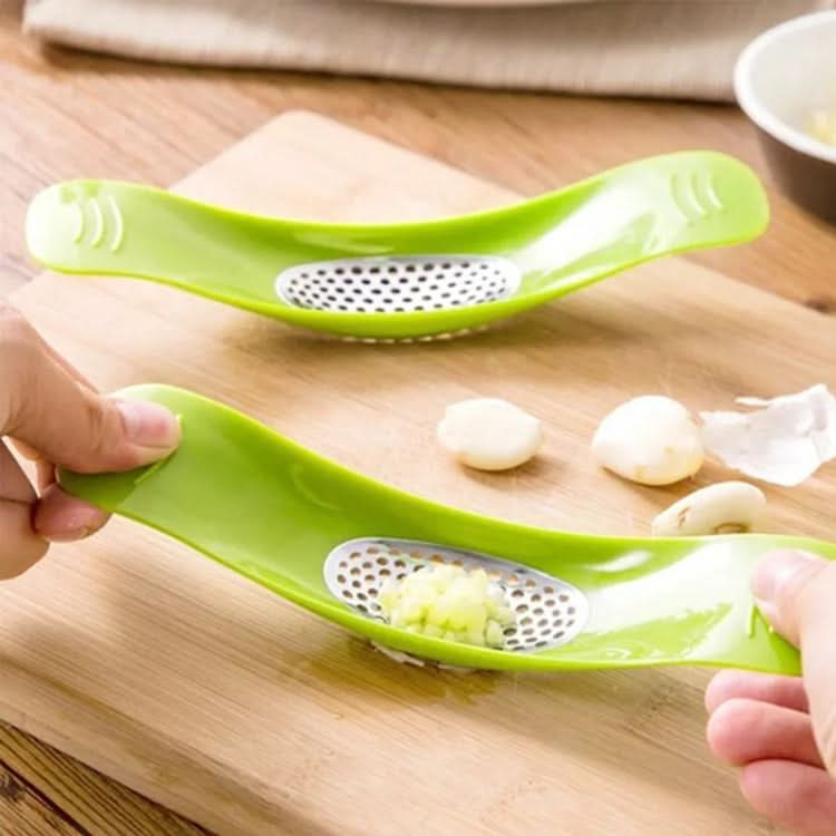 2 PCS Multifunctional Stainless Steel Arc-shaped Garlic Press Household Manual Garlic Crusher, Random Color Delivery-Reluova