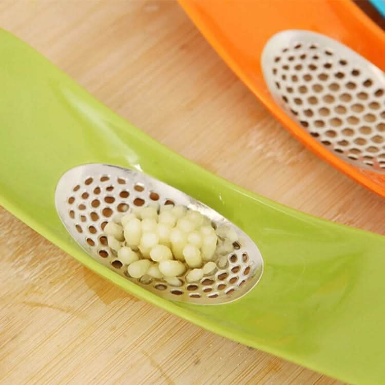 2 PCS Multifunctional Stainless Steel Arc-shaped Garlic Press Household Manual Garlic Crusher, Random Color Delivery-Reluova