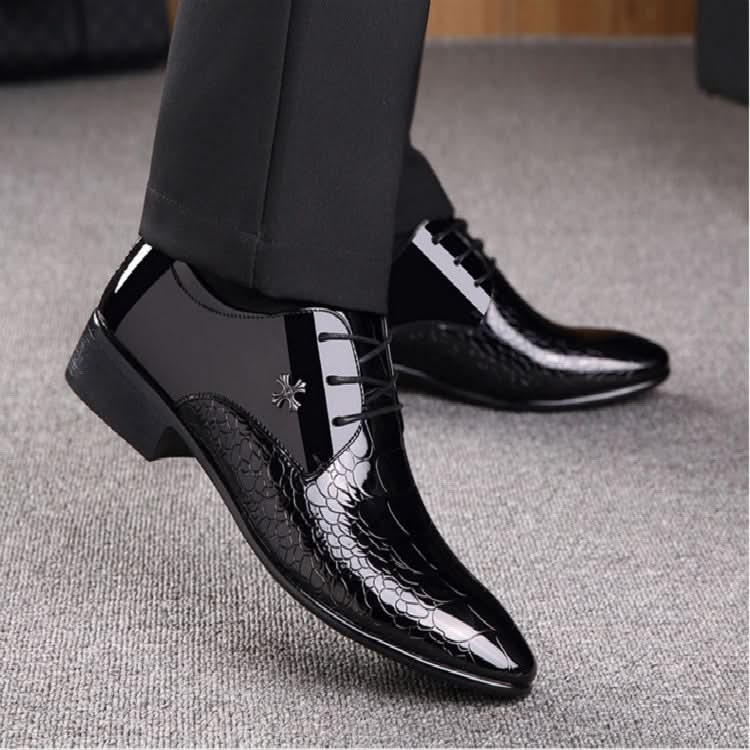 Men Pointed Glossy Crocodile Texture Leather Shoes Reluova