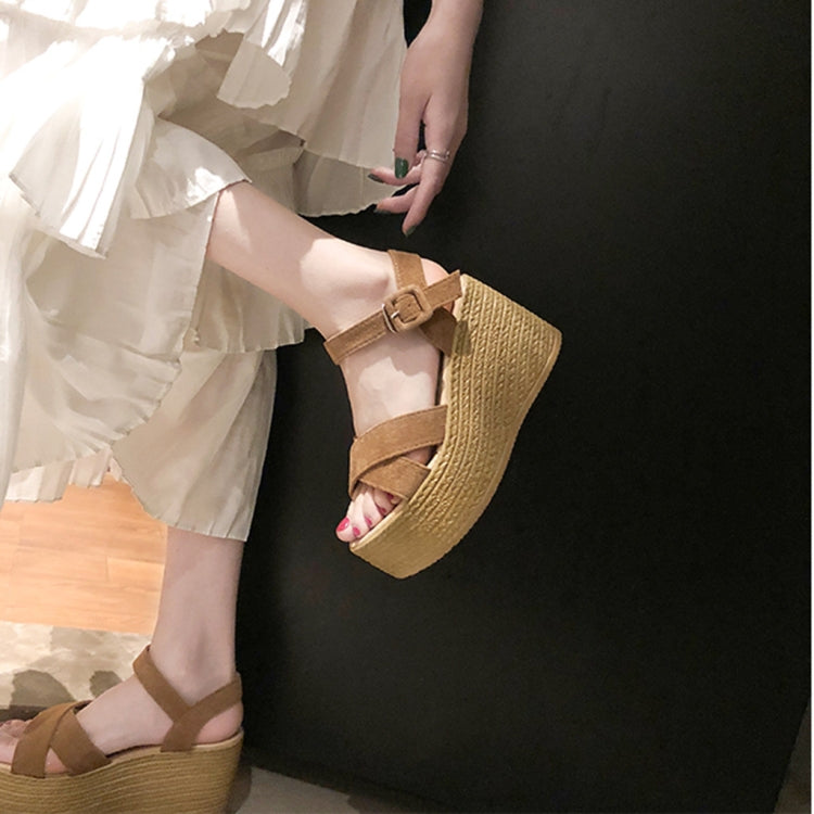 Sloppy Platform Suede Sandals